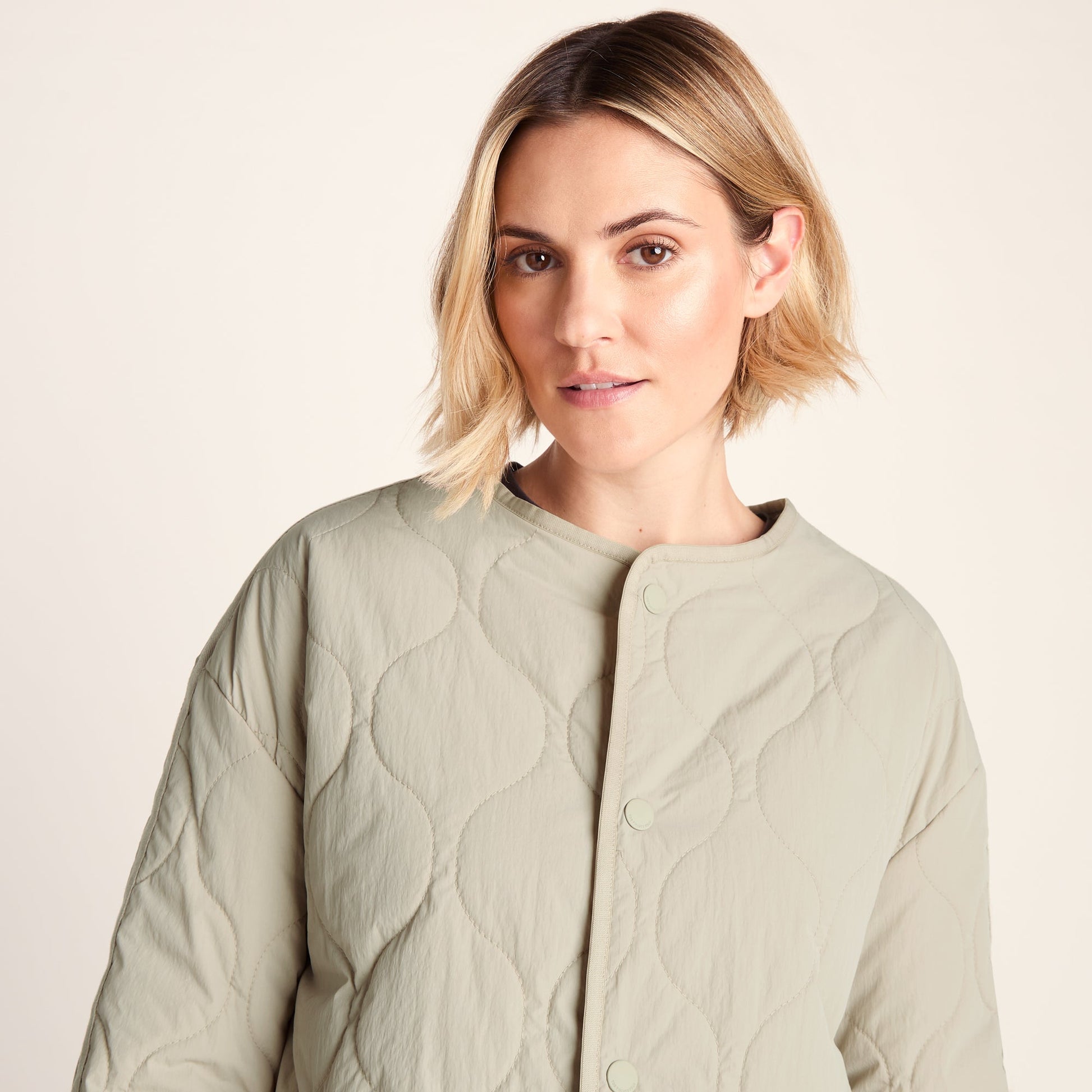 Cleadon Womens Relaxed Fit Shower Resistant Lightweight Insulated Jacket - Cool Beige