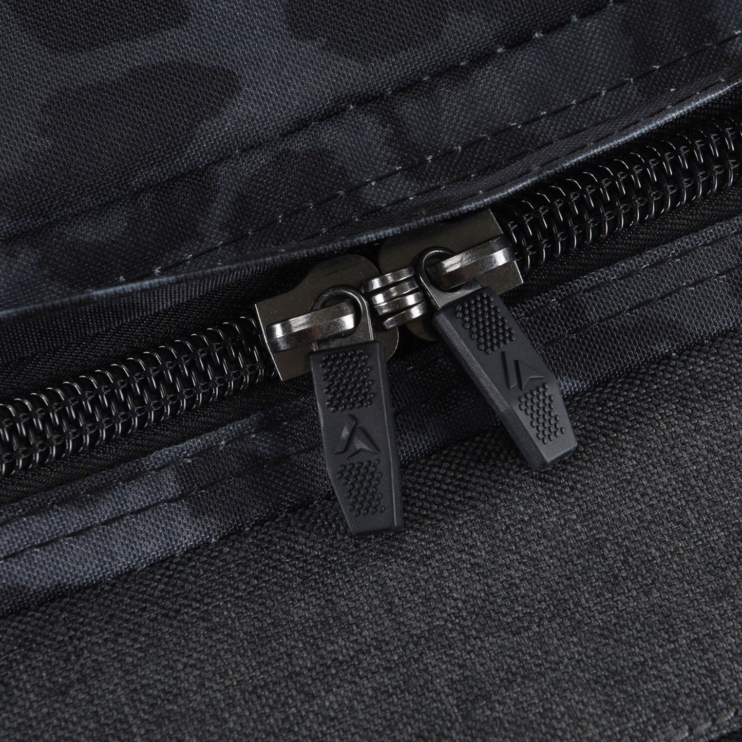 Surfanic Maxim 3.0 100L Roller Bag - Jet Black
