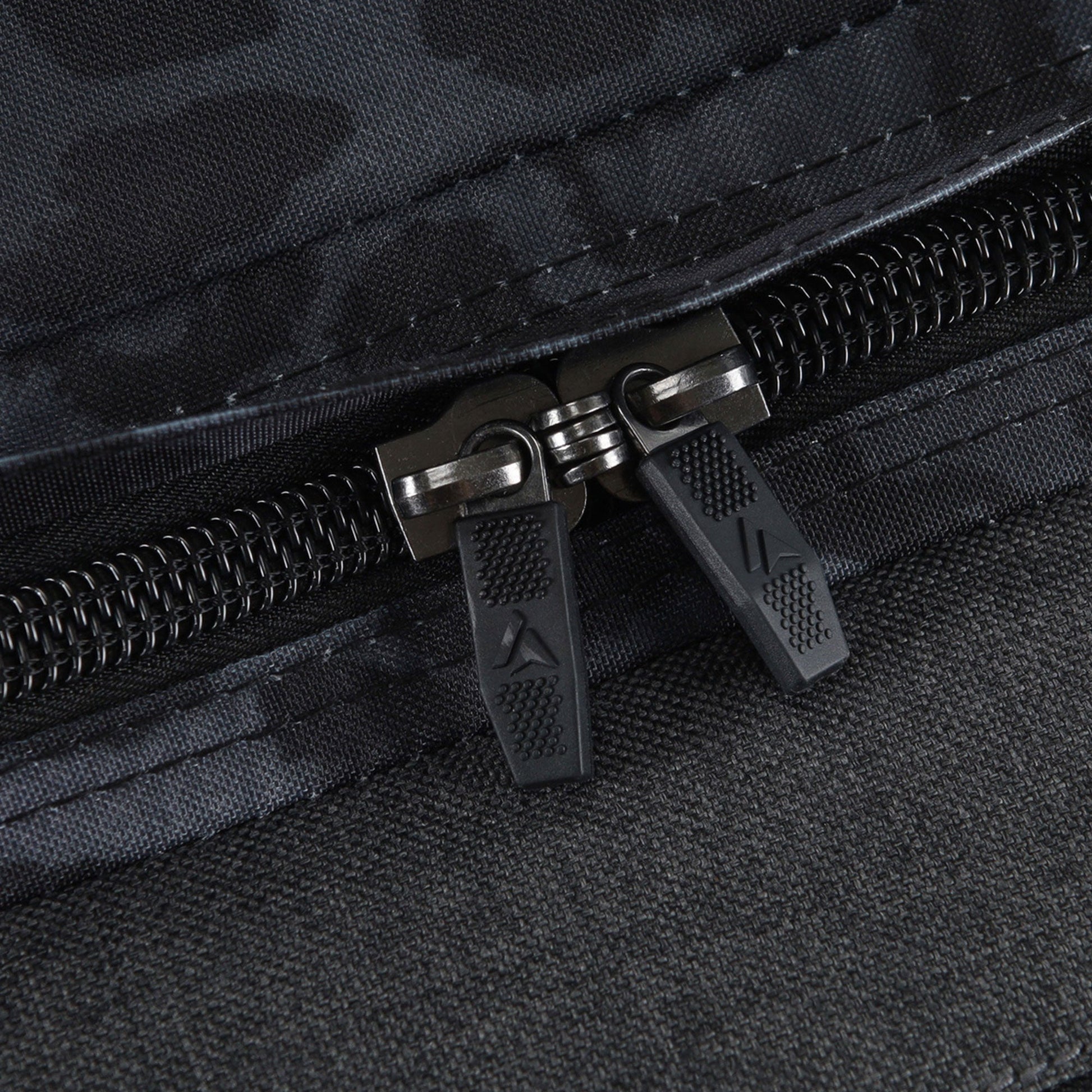 Surfanic Maxim 3.0 100L Roller Bag - Jet Black