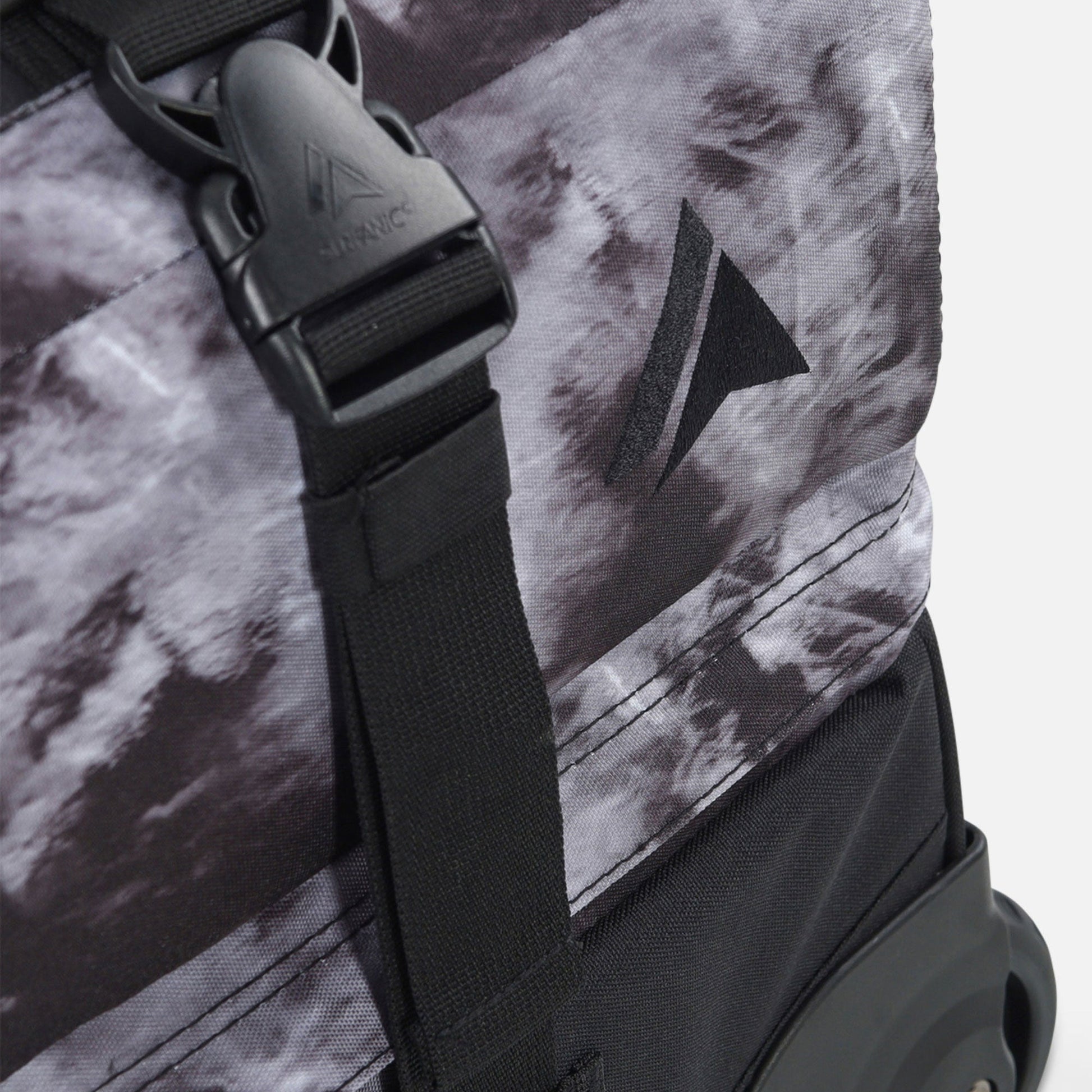 Surfanic Maxim 3.0 70L Roller Bag - Frostbite